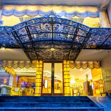 Amaranta Hotel Отели рядом с достопримечательностью «Станция метро Huai Khwang»