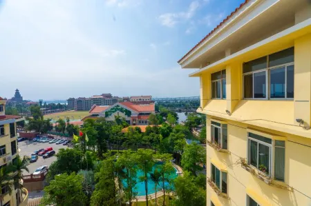 General Fenghua (Xiamen) Resort Center Отели рядом с достопримечательностью «Huaqiao University»