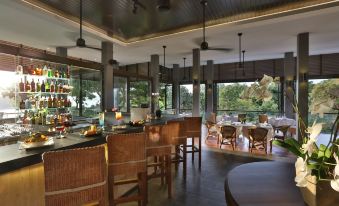 Ambong Pool Villas