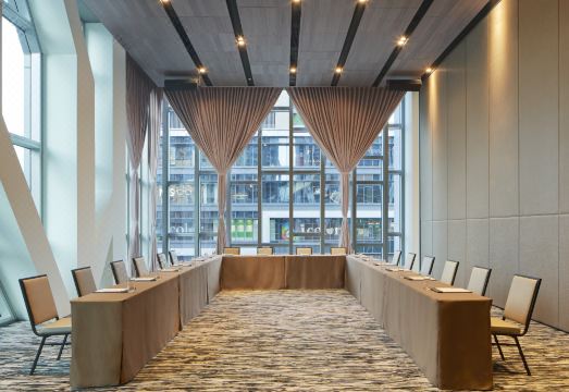 1. 포 포인츠 바이..