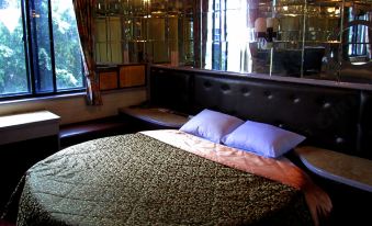 one plus one hotel