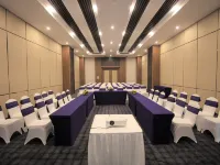 Muong Thanh Luxury Vien Trieu Nha Trang Hotels near i resort