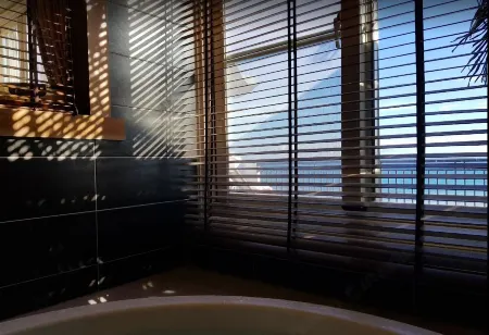 Gold Sandy Beach Hotel Отели рядом с достопримечательностью «White Lighthouse»