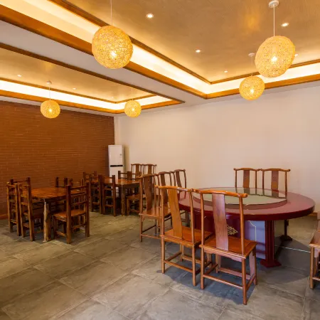Lianghua Chinese Inn (Lianghua Town Guantao County No. 2 High School)