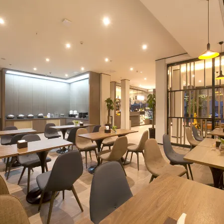 HanTing Hotel (Zhijiang Yanjiang Avenue)