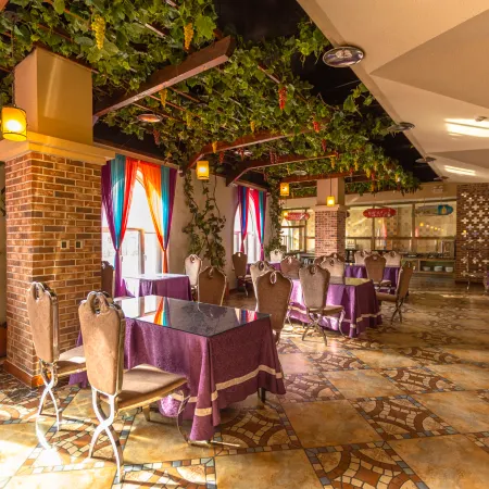 Friendship Peak Holiday Hotel