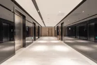 Lavande Hotel (Xinji Lucheng Commercial Plaza) - parking