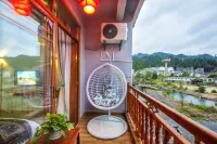 Fenghuang Hongxin Yaju Chinese Inn