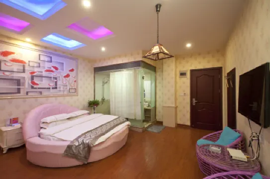 Holiday Theme Hotel Rome, Fengqiu Отели в г. Фэнцю