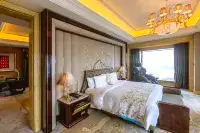 Wanda Reign Wuhan Hotels near Hubei Aoxin Tutoring College