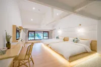 Lucky Clover Hotel - Inns