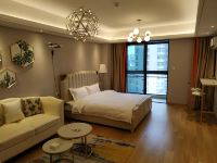 水平线酒店公寓(武汉香港路地铁站店) - ins轻奢影院大床房