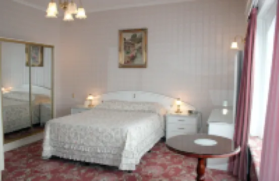 Motel Mayfair on Cavell