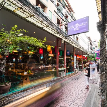Wild Orchid Villa Bangkok Отели рядом с достопримечательностью «Ват Бангкхуннон»