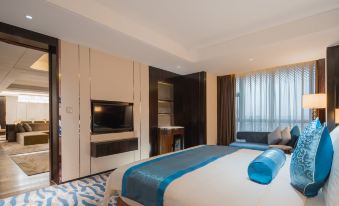 Crowne Plaza Dalian Sports Center(Dalian North Railway Station)