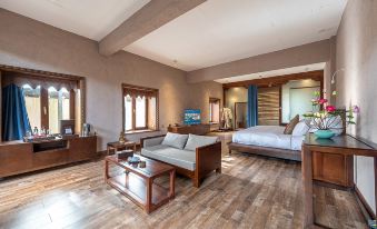 Fanjing Cailianju Tibetan-style Hotel