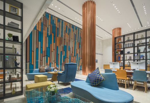 1. 홀리데이 인 익..