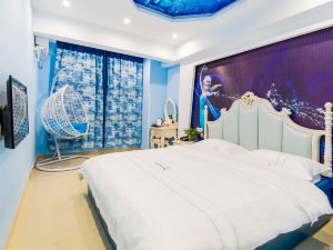 Sanya Night Language Heart and Sound Theme Hotel