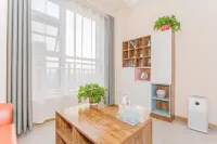 Blueberry chain hotel apartment (Linyi people's Square)