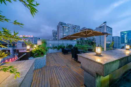 Zijin No.1 Hotel(Wanda Plaza, Guanshan lake, Guiyang) Отели рядом с достопримечательностью «Guizhou Open University (New Campus)»