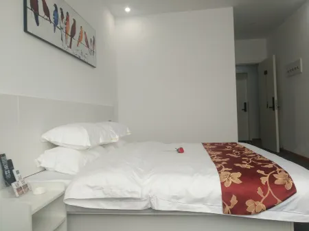Fugou Huiju Hotel (Yifeng Shopping Plaza) Отели в г. Фугоу