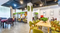 Hongya Qiliping Qingyinqi Juzhu B&B (Zero Kilometer Store)