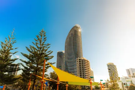 Peppers Broadbeach Отели рядом с достопримечательностью «Панорама Тауэр»