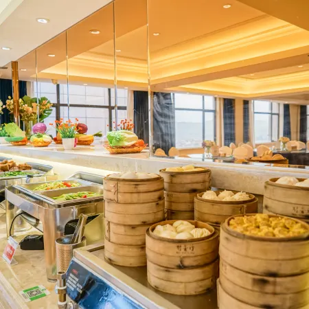 Vienna International Hotel (Luzhai County Government Administrative Plaza Branch)