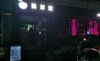Green Apple Apartment