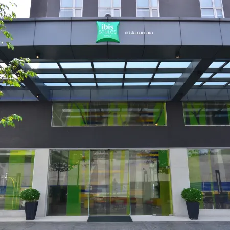 ibis Styles Kuala Lumpur Sri Damansara Отели рядом с достопримечательностью «Торговый центр IKEA»