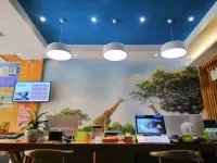Square Circle Hotel（ ZhangHang Road store）