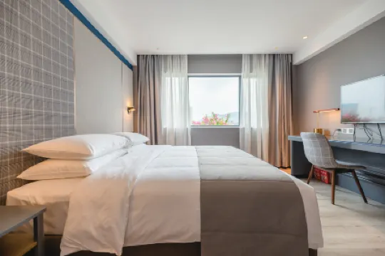 Shangyingxuan Hotel (Shenzhen Yantian Port honganwei Subway Station Store）)