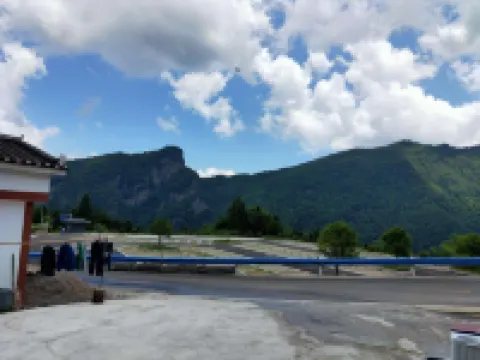 Yinjiang Four Seasons Farm