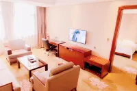 Hollyear Hotel