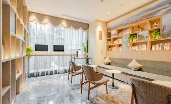 Ease Hotel (Chengdu Chunxi Road Tianfu Square)