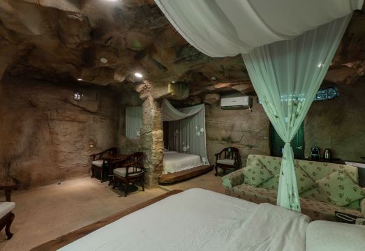 이 허 골든 홈스테이