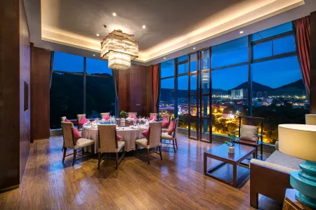 Grand Guesthouse Tongren Отели рядом с достопримечательностью «Ming Paradise»