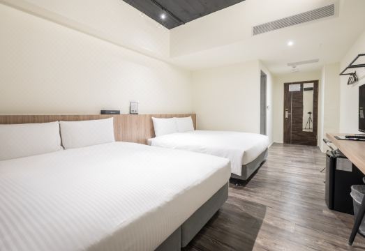 2. 트래블러 인 톄..