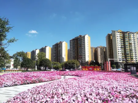 Guiyang Lufeng Hotel (Guiyang Huaxi Park University Town Branch) Отели рядом с достопримечательностью «Tomb of General Dai Anlan»