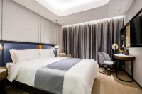 Yitel Collection (Shanghai train station)