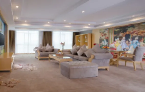 Vienna Classic Hotel (Jinjiang China Shoe Capital Wuyue Plaza) Hotels near Jinjiang Water World