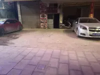 Rongfeng Fine Goods Hotel - parking