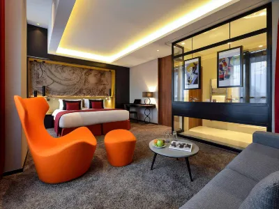 Grand Hôtel la Cloche Dijon - MGallery Hotel dekat Porte Guillaume