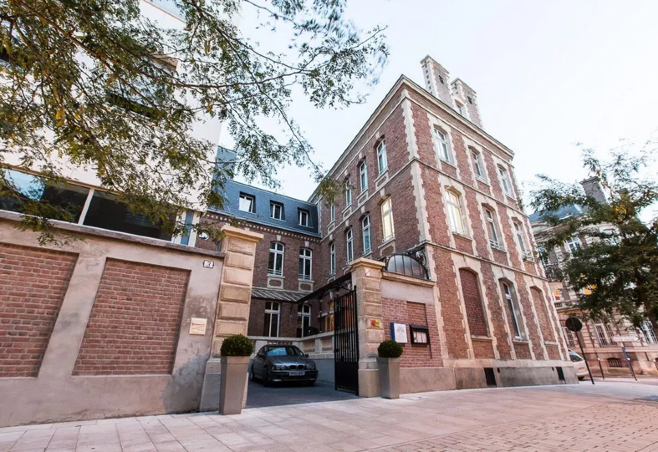 Amiens’ Hidden Gems: A Guide to the City’s Most Charming Luxury Hotels