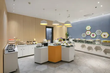 Century Star Hotel (Huazhou Academy Dengzhou Station) Отели рядом с достопримечательностью «Nanyang Vocational College of Science and Technology»