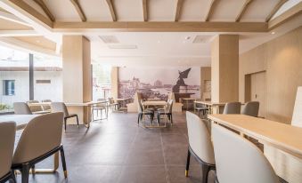 Waiting Hotel (Shanghai Jinqiao Store)