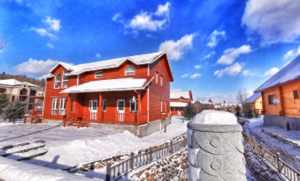 Abraham Resmos Wooden House Villas