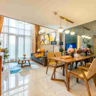 Huamo Apartment (Guangzhou South Railway Station Hanxi Changlong Metro Station) Rooms