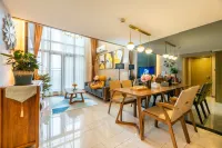 Huamo Apartment (Guangzhou South Railway Station Hanxi Changlong Metro Station) Hotels near Jisheng Weibang International Home Furnishings Exposition & Exhibition Center