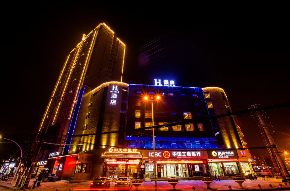 H hotel - Housity